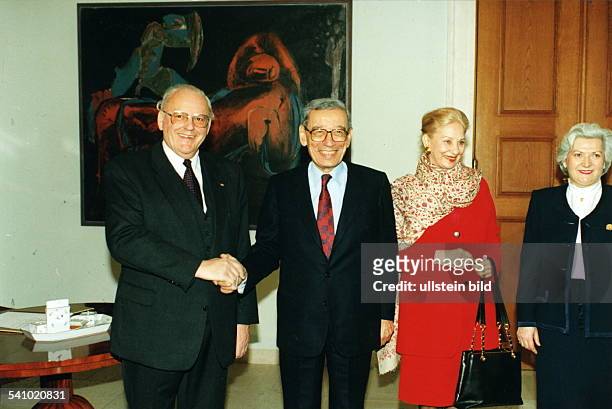 1934Jurist, Politiker, CDU, D- seit 1994 Bundespräsident- mit UNO-Generalsekretär BoutrosBoutros-Ghali, Frau Boutros-Ghaliund Christiane Herzog...