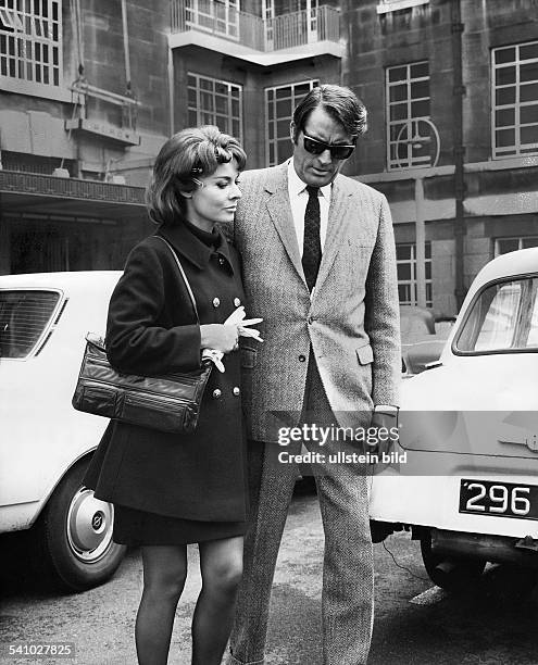 Schauspieler, USAzusammen mit Anne Heywood währendDreharbeiten zu dem Film `Der Vorsitzende'- 1968
