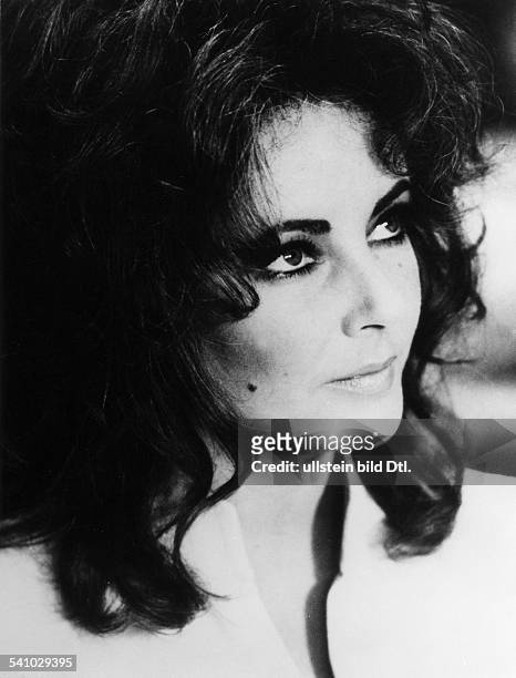 Schauspielerin USA`X, Y und Zee'GB 1971