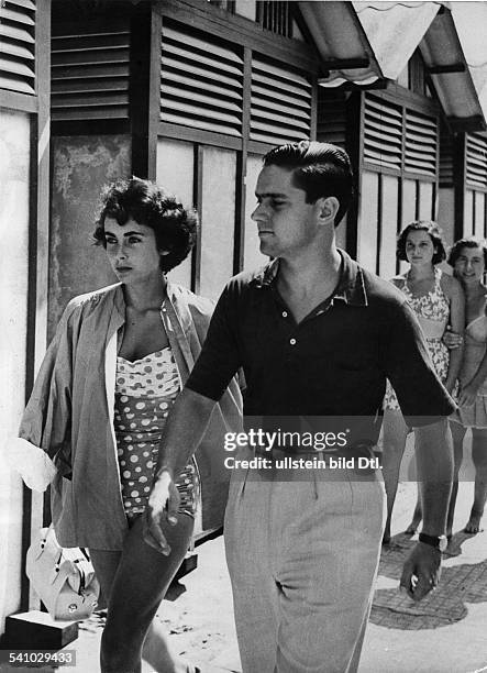 Schauspielerin, USAmit Ehemann Conrad Nicholson Hilton jr.am Lido in Venedig- 1950