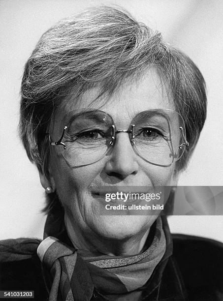 Leonie Ossowski Photos and Premium High Res Pictures Getty Images