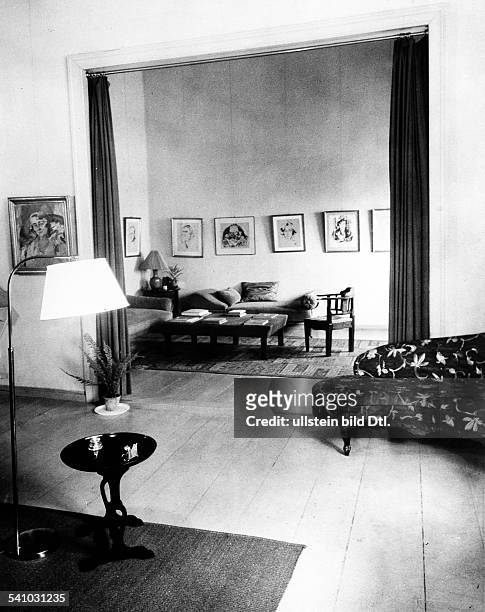 Malerin, Ddas Wohnzimmer ihrer Atelier-Wohnung- 1932Aufnahme: Martin Munkacsy