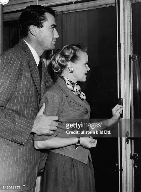 Schauspieler, USAmit seiner ersten Frau, Greta, im Savoyin London- 1949