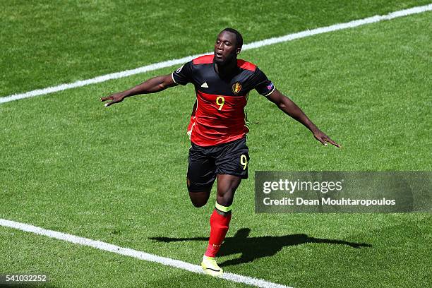 Romelu Lukaku of Belgium celebrates scoring his team's first goal during the UEFA EURO 2016 Group E match between Belgium and Republic of Ireland at...