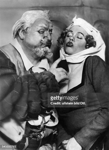Heinrich George*09.10.1893-+Schauspieler Dmit Berta Drews in Shakespeares 'Heinrich IV.'Regie: Ernst LegalSchiller Theater Berlin1939