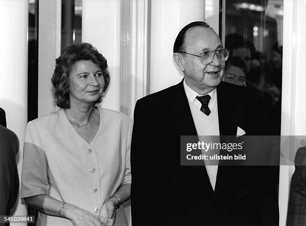 Politiker, FDP; BRD- mit Ehefrau Barbara auf einem Empfang anlässlich seines Geburtstages im Gästehaus auf dem Bonner Petersberg- 1992