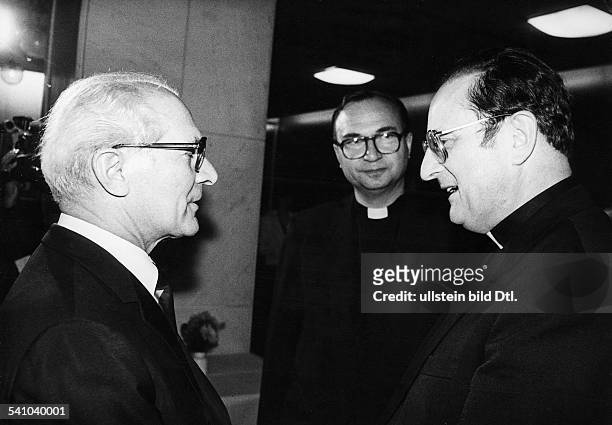 Poliker, SED; DDRErster Sekretär des ZK der SED 1971-1989 Staatsratsvorsitzender 1976-1989 mit dem Vorsitzenden der Berliner Bischofskonferenz...