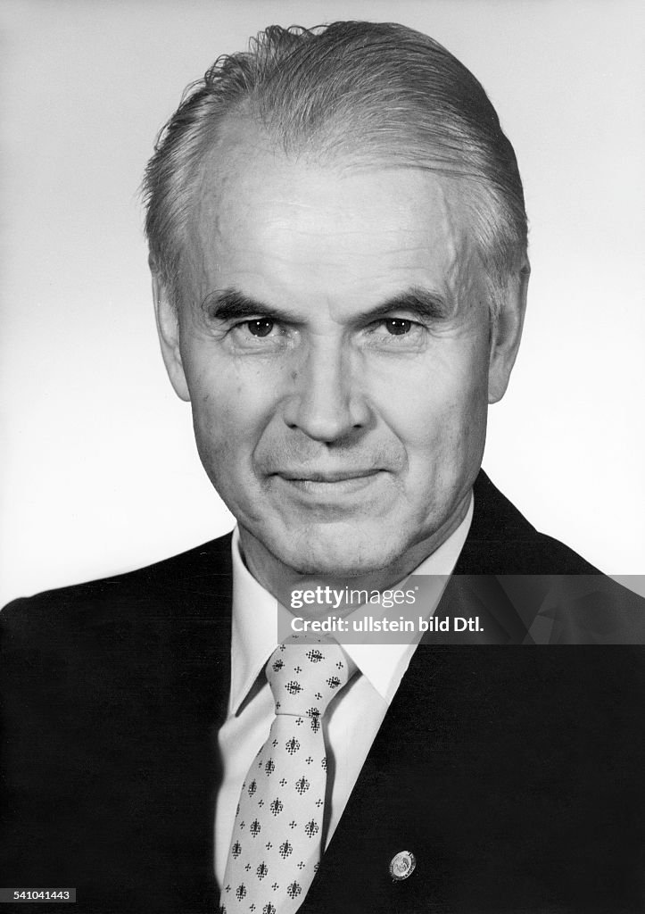 Modrow 1928Politiker, PDS; DDRMinisterpräsident- 1989 News Photo - Getty Images
