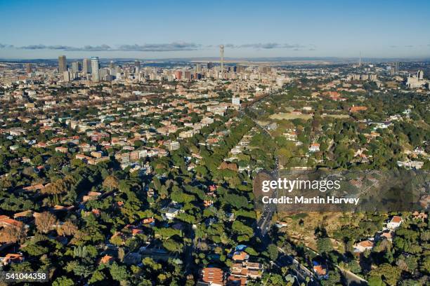 johannesburg and its suburbs - johannesburg foto e immagini stock