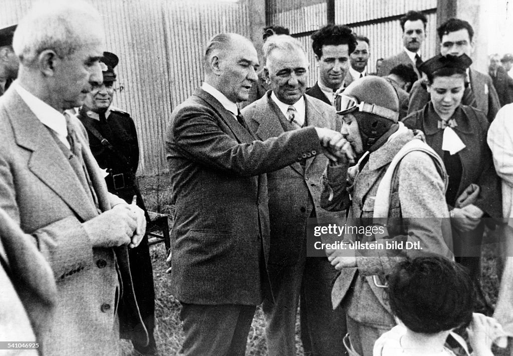 Kemal Atatürk und Stieftochter Sabiha Gökcen