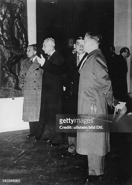 Abetz, Otto *26.03..1958+Diplomat, D- bei einem Rundgang durch die Jubiläumsausstellung zu Ehren von Claude Monet und Auguste Rodin in Paris im...