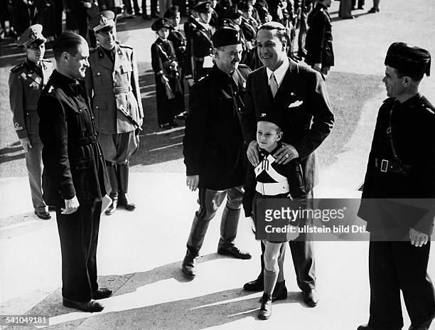 Ciano, Galeazzo Graf *18.03..1944+Politiker, I- begleitet seinen Sohn Fabrizio zurEinschulung zu Beginn des neuenSchuljahres in Rom- Oktober 1938