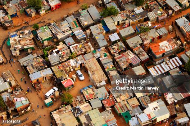aerial view of an informal settlement, johannesburg,south africa - ontwikkelingslanden stockfoto's en -beelden