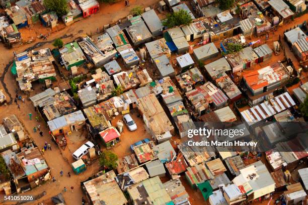aerial view of an informal settlement, johannesburg,south africa - developing countries - fotografias e filmes do acervo