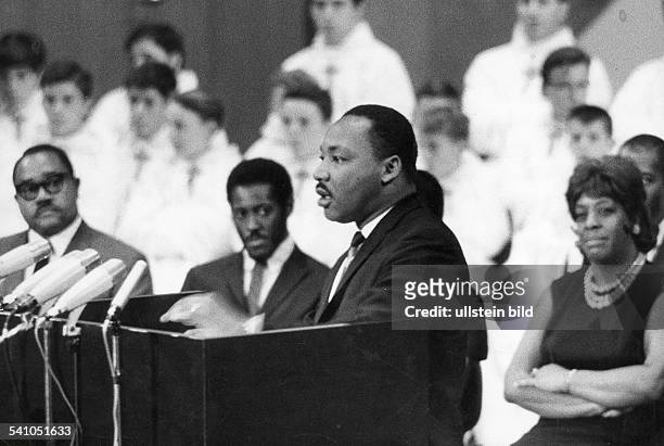King, Martin Luther *15.01..1968+Buergerrechtler, Baptistenpastor, USAFriedensnobelpreis 1964- spricht auf einer Gedenkfeier fuer John F. Kennedy in...