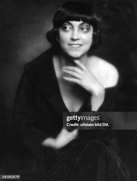 Nielsen, Asta - Actress, Denmark - *11.09.1881-+ Portrait published in: Berliner Illustrirte Zeitung 3/1923 - 1923 Vintage property of ullstein bild
