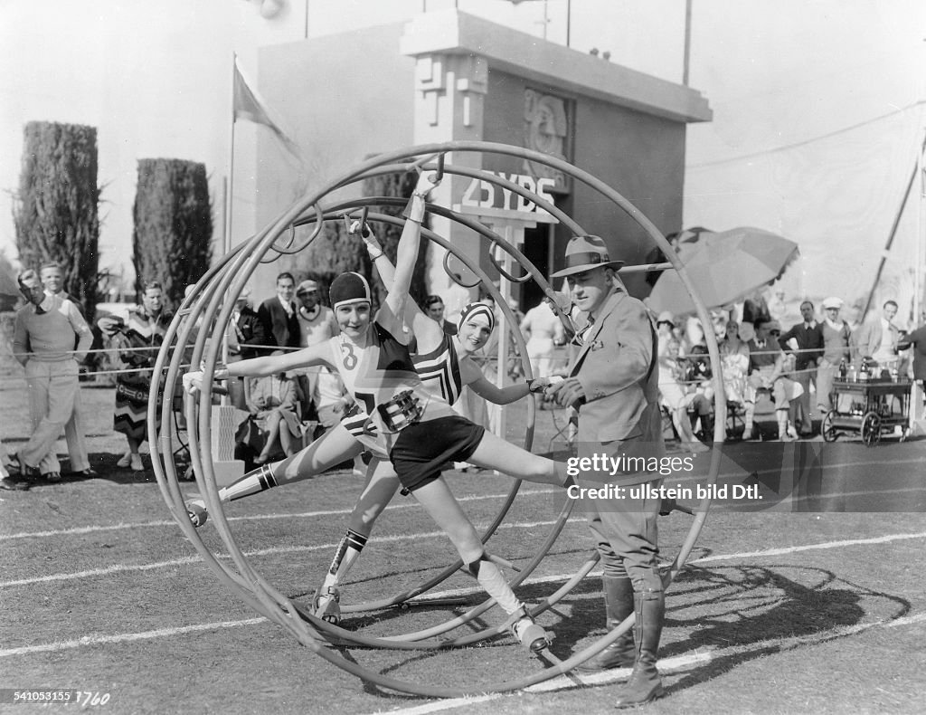 DeMille, Cecil Blount (Cecil B.) - Film director, USA - *12.08.1881-21.01.1959+ directing a movie, at which a gym wheel (Rhoen wheel) race is carried out (with Kay Johnson and Julia Faye) - 1929 Vintage property of ullstein bild