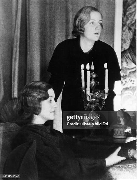 Mrs. Bryan Guinnessmit Lady Unity Mitford - 1937 News Photo - Getty Images
