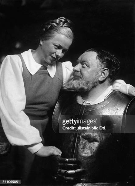 Heinrich George*09.10.1893-+Schauspieler Dmit Berta Drews in 'Götz von Berlichingen' von Johann Wolfgang von Goethe1941