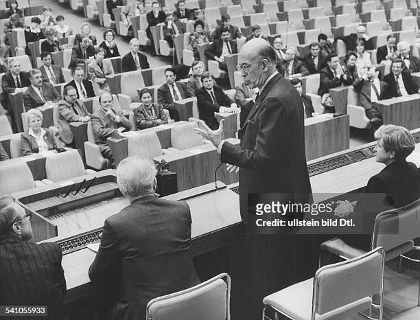 Giscard d'Estaing, Valèry *-Politiker, FrankreichStaatspraesident 1974-1981- besucht als Vorsitzender der Liberalen und Demokratischen Fraktion des...