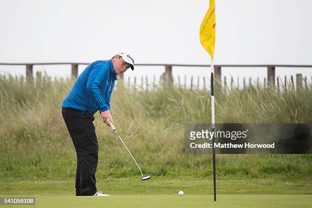 Robert MacIntyre of Glencruitten putts on the 2nd hole during the Final of The Amateur Championship 2016 - Day Six at Royal Porthcawl Golf Club on...