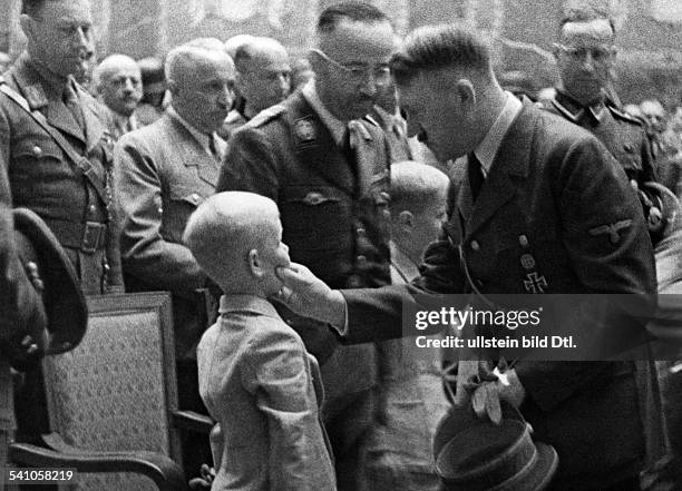 Sd Hitler 101 Dadolf Hitler Stock Photos, High-Res Pictures, and Images - Getty ...