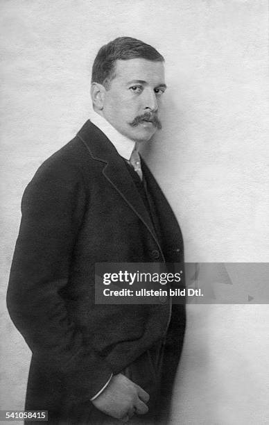 Hugo von Hofmannsthal *01.02.1874-+ Writer, Dramatist, Poet, Austria - knee-length portrait- 1909 - photographer: Nicola Perscheid