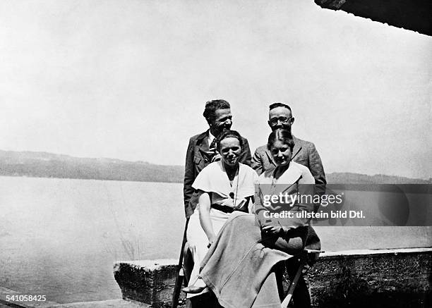 Himmler, Heinrich *-+Politiker, NSDAP, D- bei einem Ausflug am Starnberger See mit seiner Ehefrau Margarete und Edit v. Coler, Mitarbeiterin der...