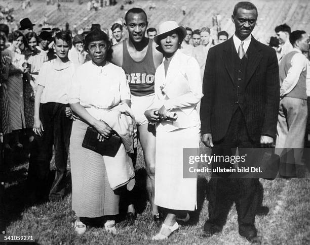 James Cleveland OWENS, *1913-1980+, American athlete - with family in Columbus, Ohio, f.l.t.r.: mother, Jesse Owens, wife Ruth, father - early summer...