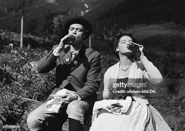 Schneider, Romy - Actress, Germany - *-+ - with Karlheinz Boehm during a break at shootings of the film 'Sissi' Directed by: Ernst Marischka Austria...