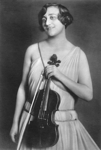 Musikerin, Violinistin, ÖsterreichPorträt mit Violine- 1925