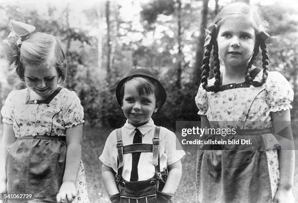 Joseph Goebbels*29.10.1897-+Politician, NSDAP, Germany- the children: Hildegard, Helmut and Helga Goebbels - 1938- Photographer:...