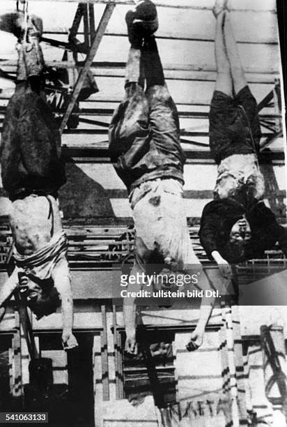 Benito Mussolini *29.07.1883-+Politiker, Italien1925-1943/45 Diktator ItaliensDie an einer Tankstelle auf dem PiazzaleLoreto in Mailand aufgehängten...