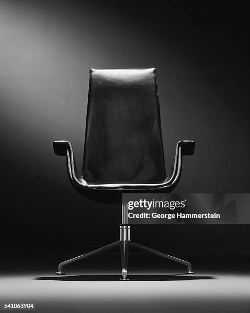 executive office chair - silla de oficina fotografías e imágenes de stock