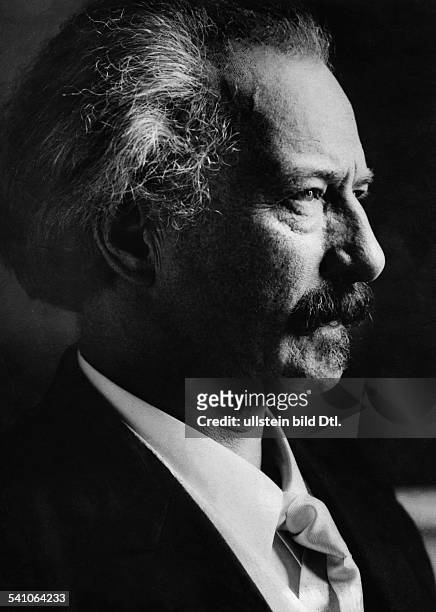 Paderewski, Ignacy *18.11.1860-+Pianist, Komponist, Politiker, Polen- Portrait, im Halbprofil- undatiert