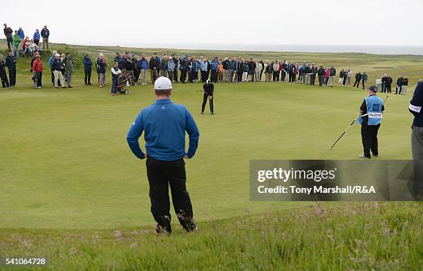 Robert MacIntyre of Glencruitten watches Scott Gregory of Corhampton putt on the 5th green during The Amateur Championship 2016 - Day Six at Royal...