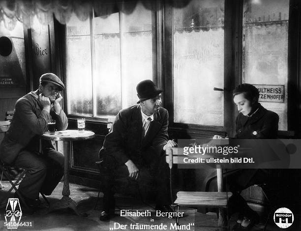 Bergner, Elisabeth - Actress, Austria - *22.08.1897-+ Scene from the movie 'Der traeumende Mund'' with other actors Directed by: Paul Czinner Germany...