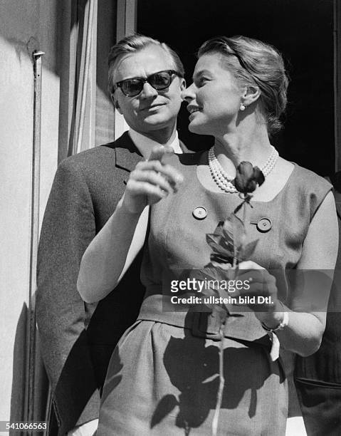 Bergmann, Ingrid *-+Schauspielerin; Schwedenmit Ehemann Lars Schmidt- 1959