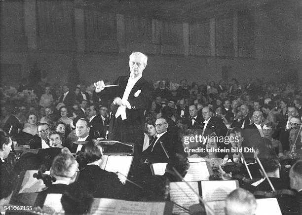 Furtwaengler, Wilhelm *25.01.1886-+Conductor, composer, GermanyConcert of the Berlin Philharmonic Orchestra under the direction of conductor Wilhelm...