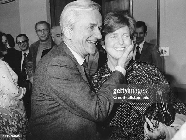 Weizsaecker, Richard von *-Politiker, DBuergermeister von Berlin 1981-1984Bundespraesident 1984-1994- mit seiner Ehefrau Marianne- 1979