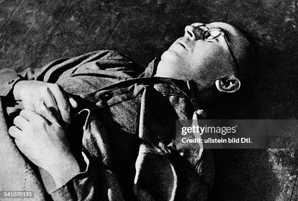 Himmler, Heinrich*-+Politiker, NSDAP, D- die Leiche nach dem Selbstmord inbritischer Gefangenschaft in Lüneburg