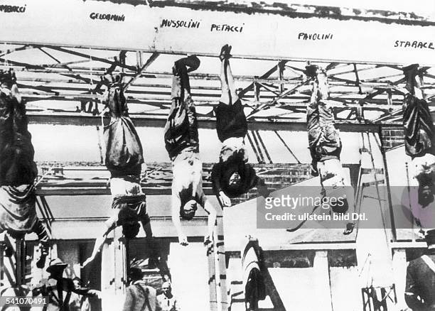 Benito Mussolini, Italian fascist politician. The corpses of Mussolini and his companions, hanged up at a gas station at the Piazzale Loreto in...
