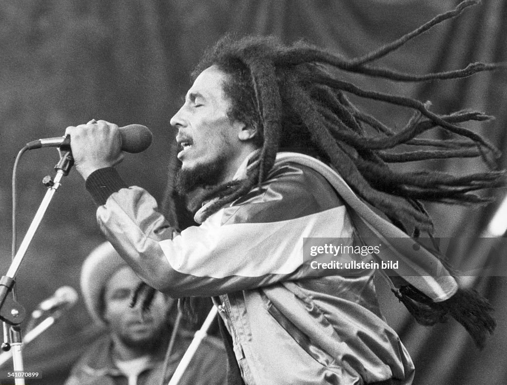 Bob Marley Bob Marley *06.04.1945-11.05.1981+ Musician, singer, Reggae, Jamaica Bob Marley at a concert - 1981