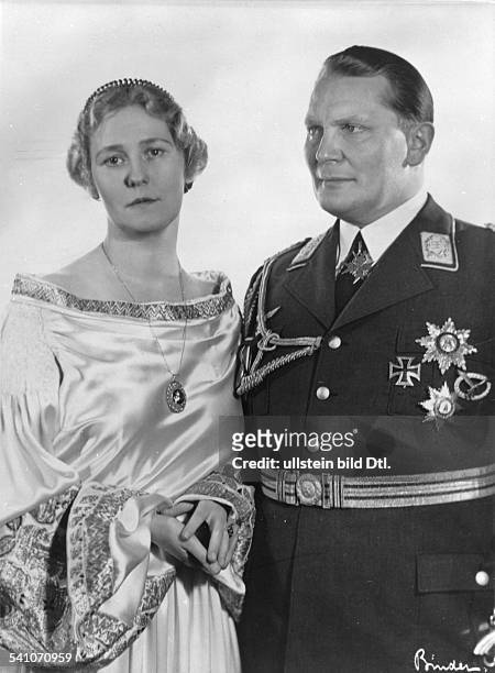 Politiker, NSDAP, D- mit seiner Ehefrau Emmy- 1935Aufnahme: Atelier Binder