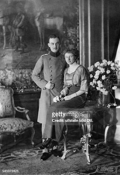 Hannover, Ernst August III of, Duke of Brunswick - Germany*17.11.1887-+- with his fiancee princess Viktoria Luise of Prussia- undated- photo: Th....