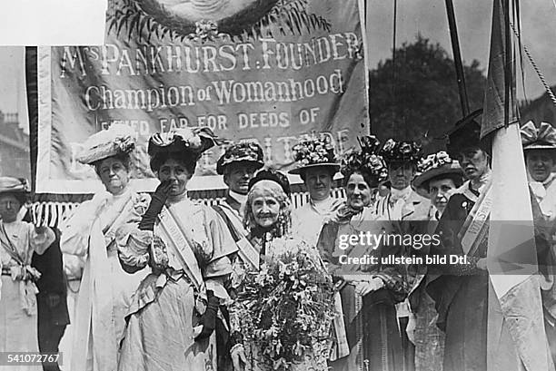 Emmeline Pankhurst*14.07.1858-+Suffragette, Feministin, Großbritanniengründet 1889 zur Durchsetzung des Frauenwahlrechts die `Women's Franchise...