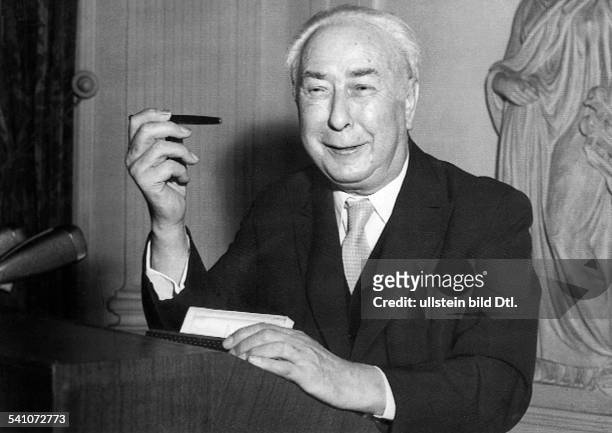 Heuss, Theodor *31.01.1884-+Politiker, BRD, FDPBundespräsident 1949-1959- während einer Rede- September 1959