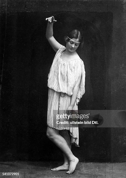 Duncan, Isadora *27.05.1878-+Tänzerin, USA- in Tanzpose - 1904- Foto: Atelier Elvira