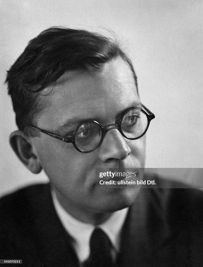 Rudolf Ditzen. German novelist. Photographed in 1936. Nachrichtenfoto