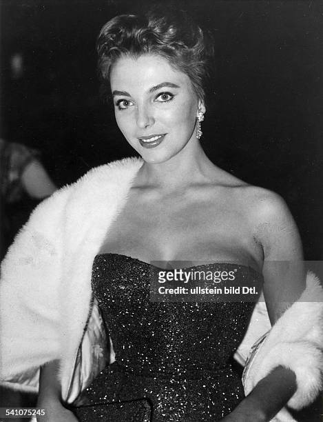 Joan Collins Pictures and Photos - Getty Images